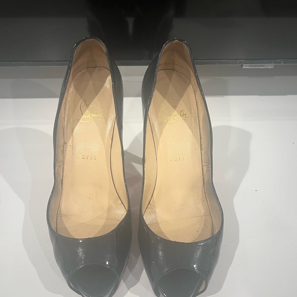 Christian Louboutin Peep toe patent heels. Beautiful height and super sexy! - Picture 2 of 4